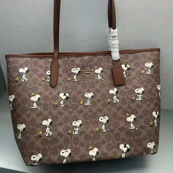 Coach Snoopy City Tote size 34*29*11cm - Picture 2 of 7